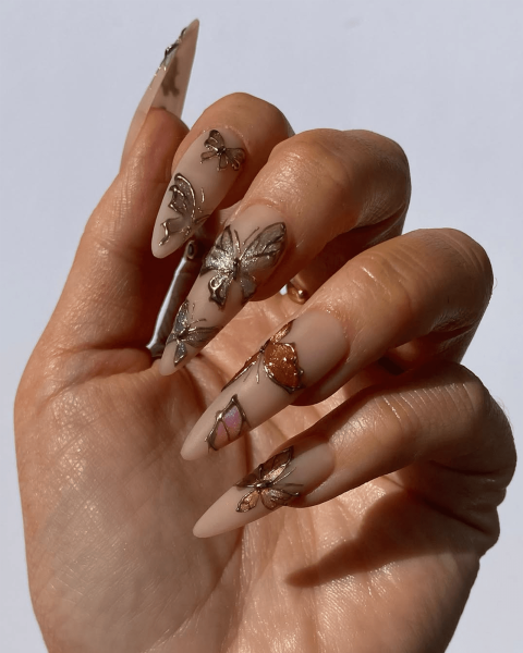 Frame nails with butterfly design